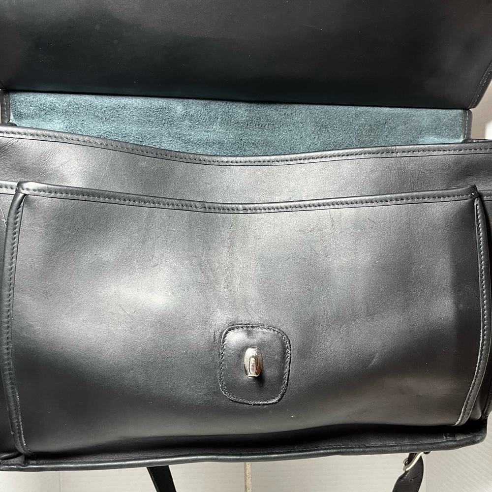 Vintage Coach Beekman Leather Messenger
F13-5266 - Picture 7 of 13
